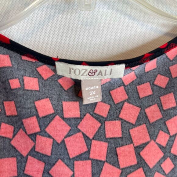 Roz & Ali Black Red Squares Pattern Scoop Neck Tank Top Plus Size 2X - Picture 6 of 9